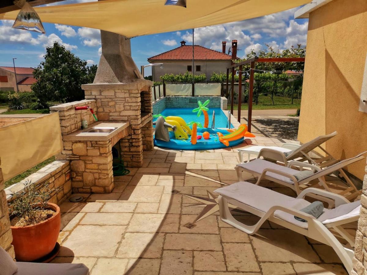 Luxury Apartment Alba With Pool Kanfanar Exterior photo