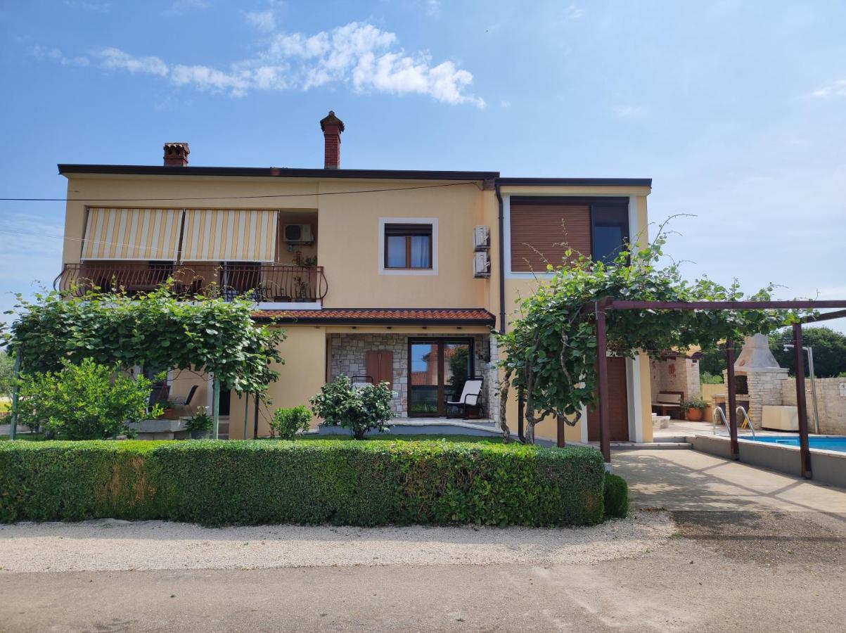 Luxury Apartment Alba With Pool Kanfanar Exterior photo