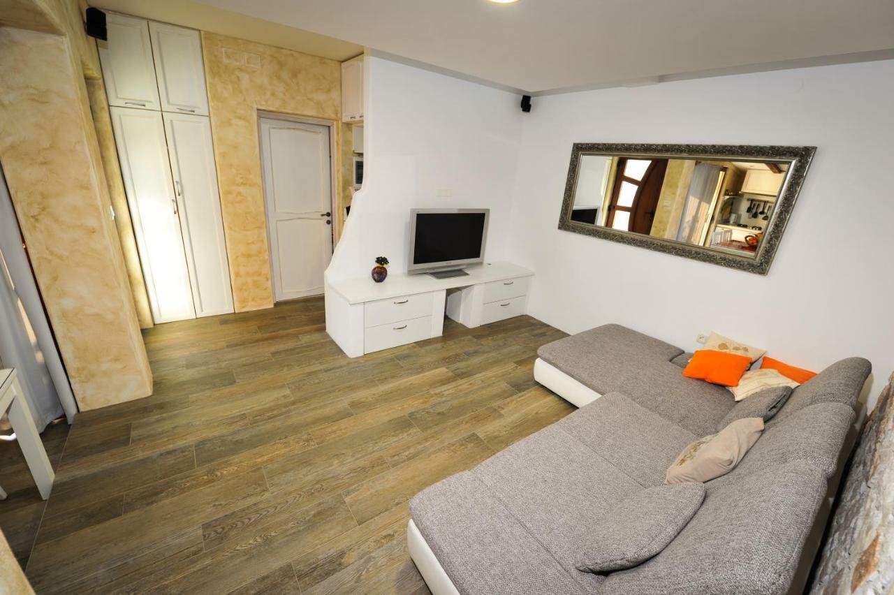 Luxury Apartment Alba With Pool Kanfanar Exterior photo